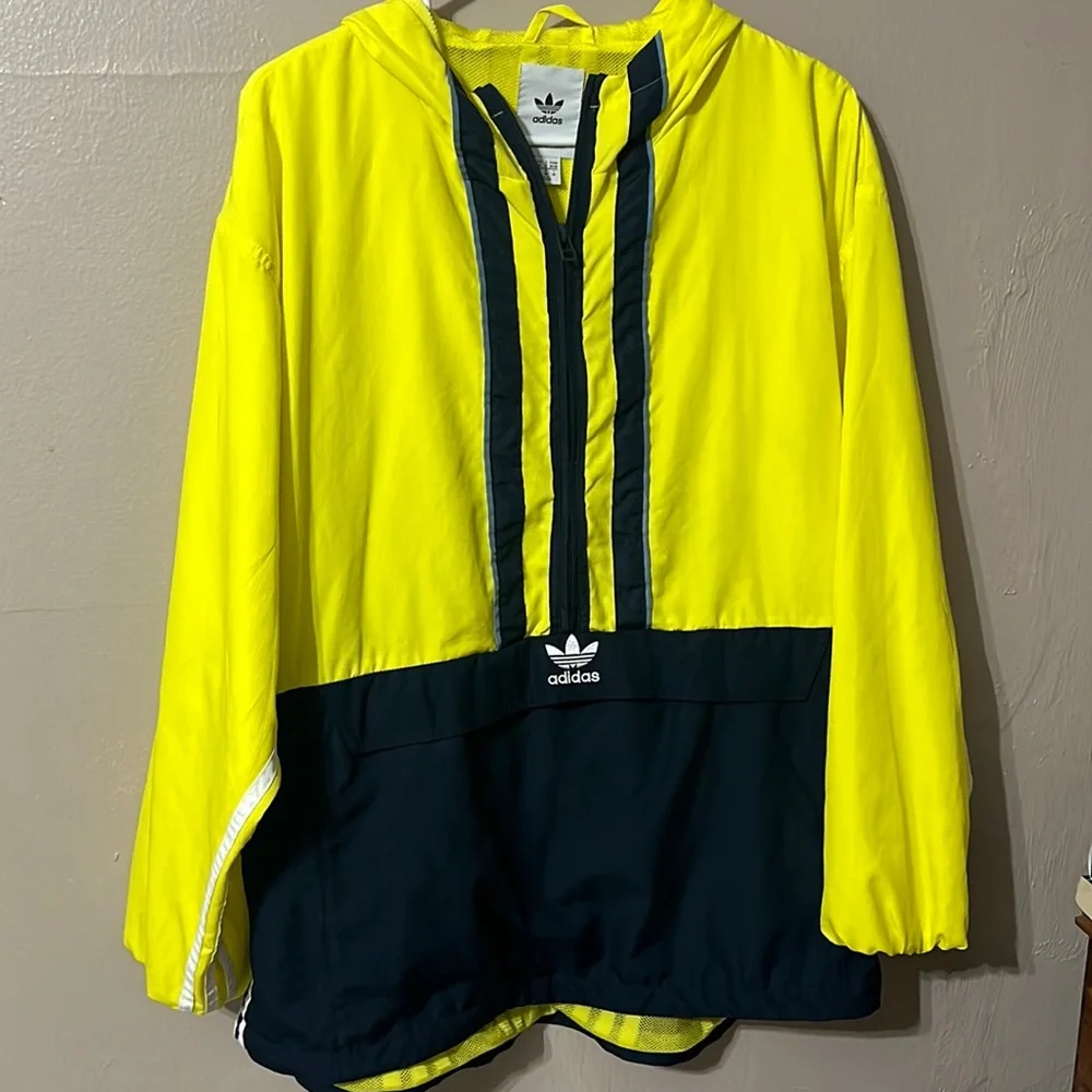 Adidas men’s medium yellow and navy hooded windbreaker